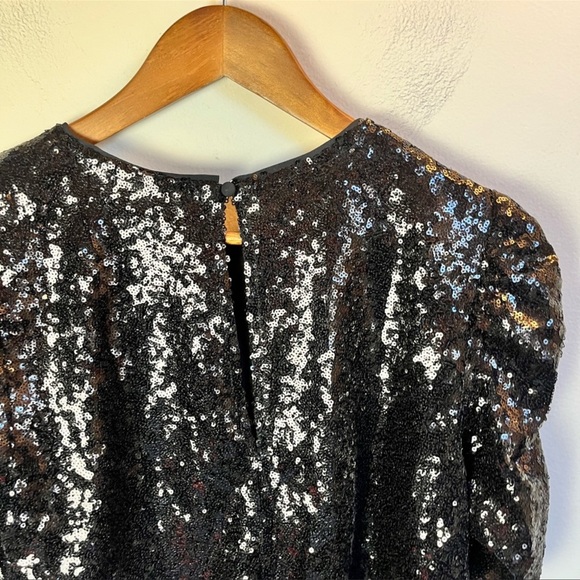 NWT Abercrombie and Fitch black sequined top and with sexy closure detail - Picture 3 of 5